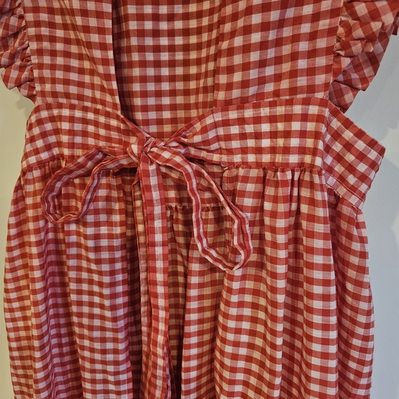 Gingham Ruffled Kitchen Apron in Red - Picture 6 of 7